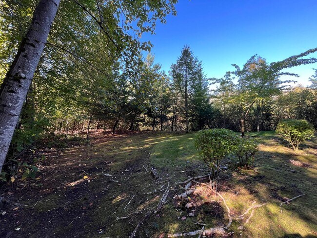 Building Photo - Private Ground Floor 1 Bed 1 Bath Hillsbor...