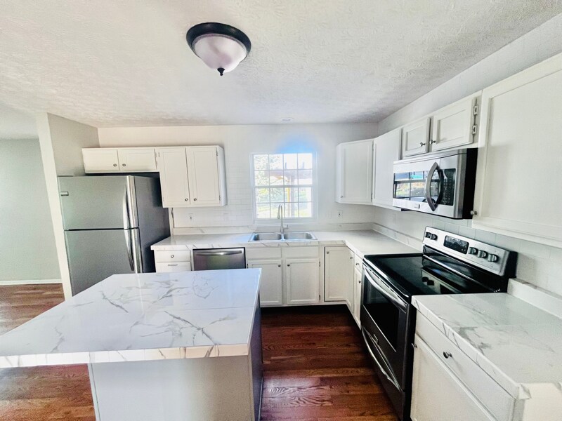 Building Photo - 2308 Sundew Ave