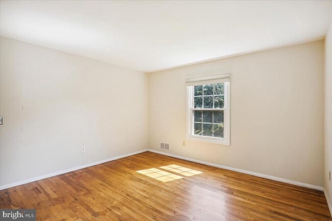 Building Photo - 8709 Sleepy Hollow Ln