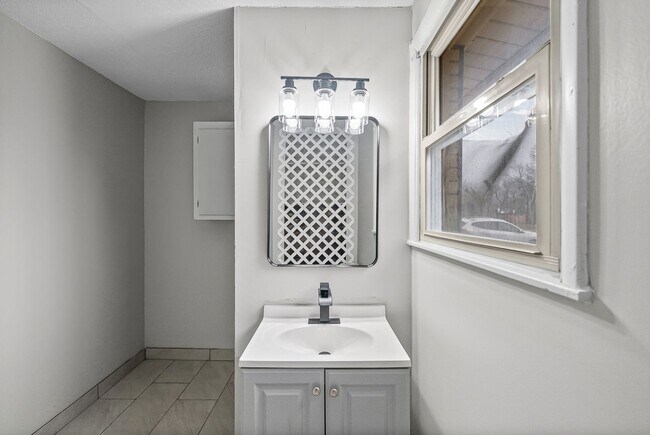 Building Photo - Remodeled 4 bedroom 2 bath home for rent!