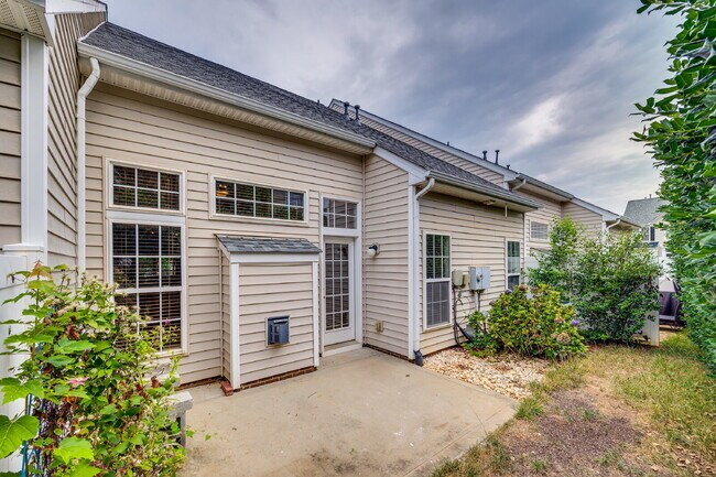 Building Photo - "Charming 3-Bedroom Retreat in Fort Mill -...