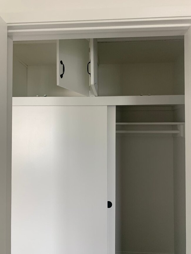 Building Photo - Live Your Best Life in the Heart of Hillcrest: Stylish One-Bedroom Suite Awaits You!