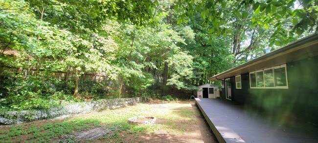 Building Photo - 4 bedrooms 3 baths beautiful house