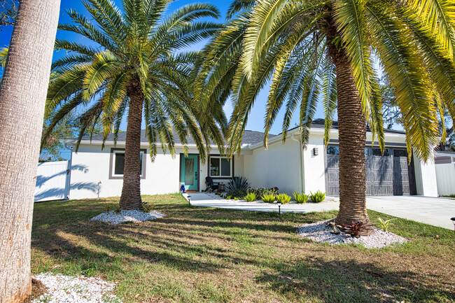 Primary Photo - 3887 Hawkeye Cir