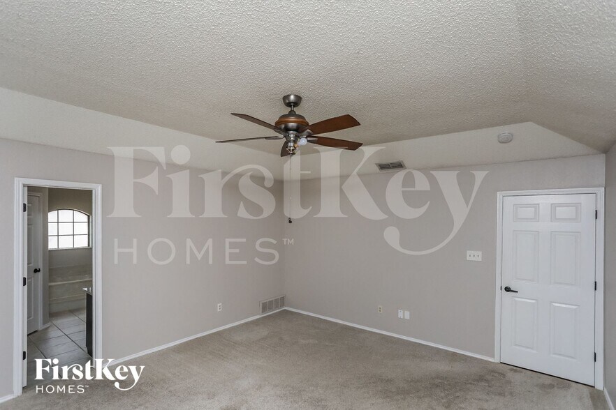 Building Photo - 408 Flagstone Dr