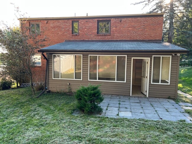 Building Photo - 562 Foltz Dr