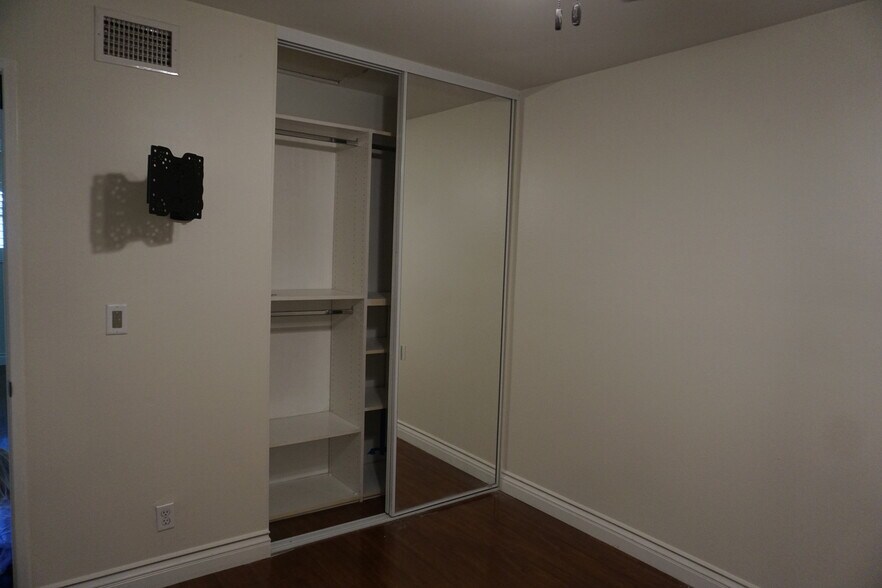 Building Photo - 2075 Avenida Vista Del Monte #1