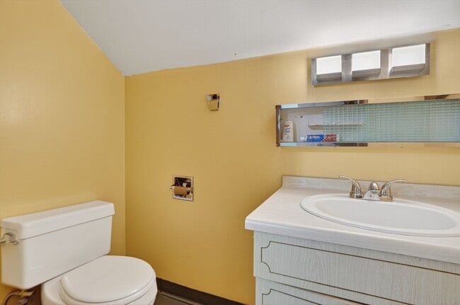 Building Photo - 13 Pleasant St