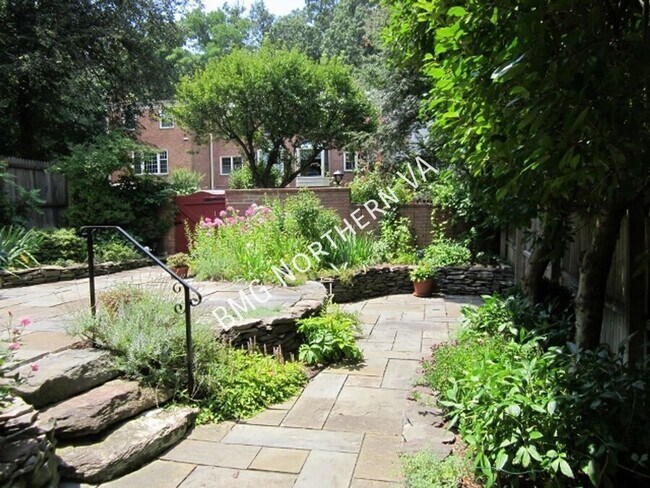 Building Photo - 1160 Wimbledon Dr