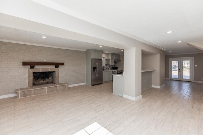 Building Photo - 185 El Pinto