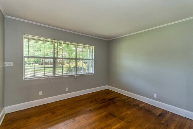 Building Photo - 973 Parkwood Ct