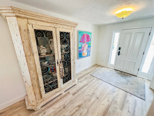 Building Photo - 2910 Alton Dr