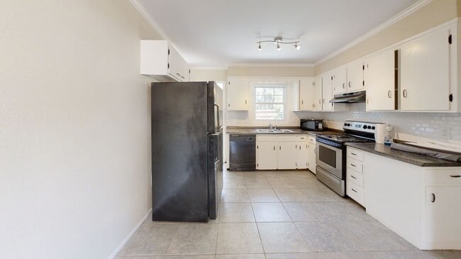 Building Photo - 2 Bedroom house for rent - Move in now - n...