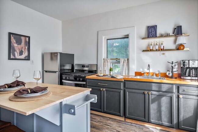 Building Photo - 52 Church St