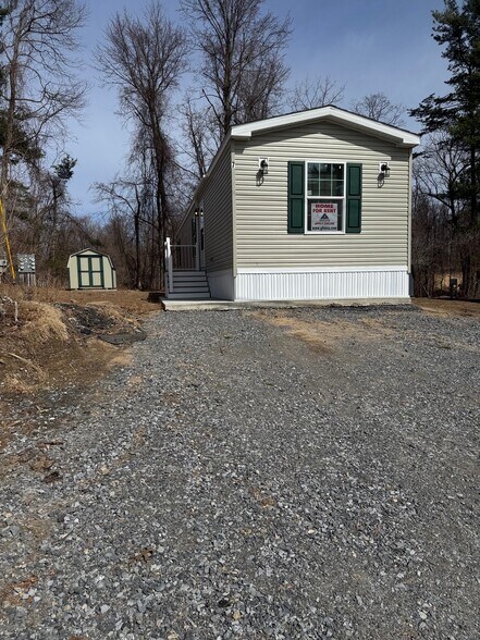 Building Photo - 7 Saratoga Dr