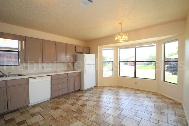 Building Photo - 2804 Derby Dr