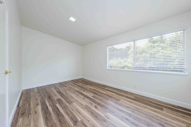 Building Photo - Spacious Elegance in the Heart of Irvine