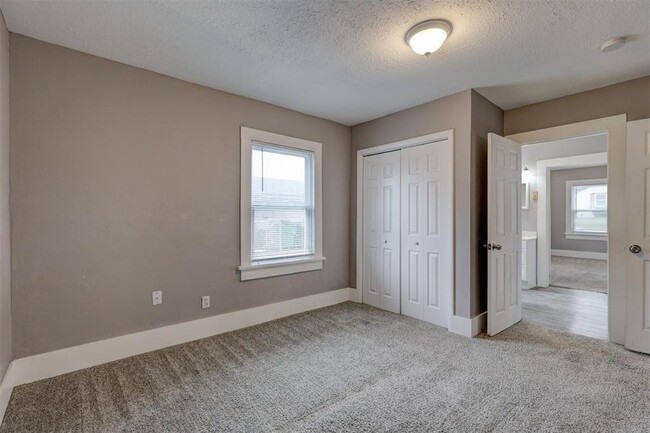 Building Photo - 1714 N Kelham Ave