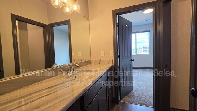 Building Photo - 10250 Hewlett's Gulch Ct