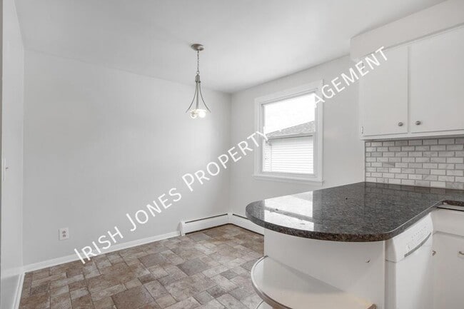 Building Photo - 425 Callodine Ave