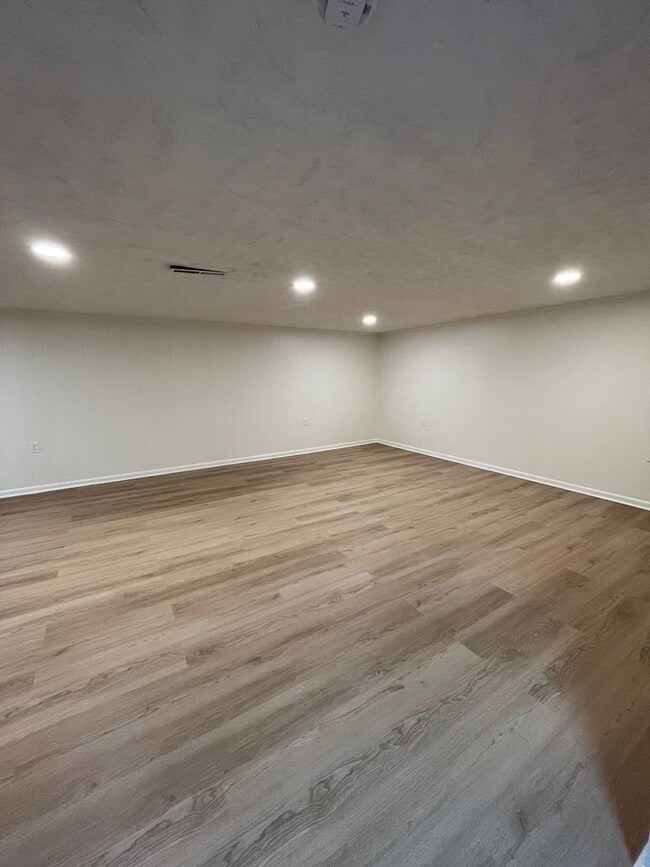 Building Photo - 1644 Durbridge Rd