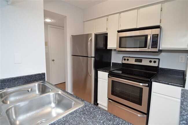 Building Photo - 8722 Mallard Reserve Dr