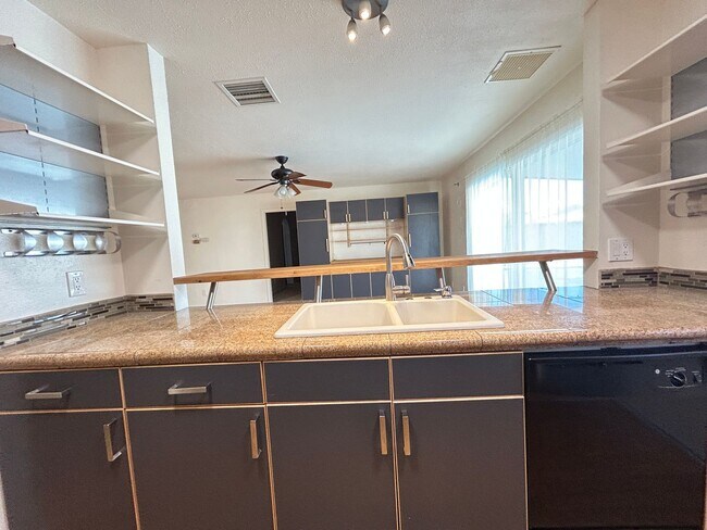 Building Photo - 4 Bedroom, 2 Bathroom Updated home with Pool!