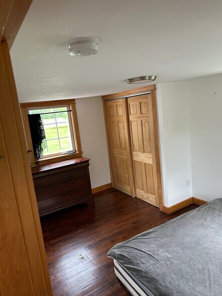 Primary bedroom - 10 Junction Rd