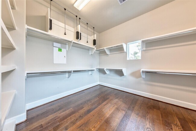 Building Photo - 2702 Harvard St