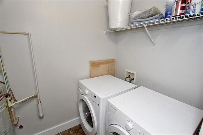 Building Photo - 659 Auburn Ave NE