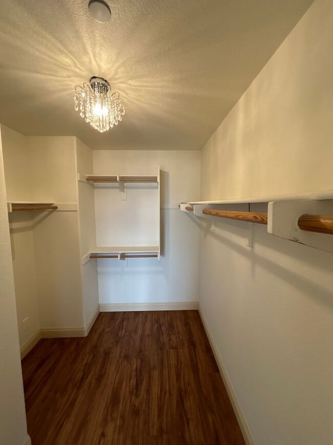 Building Photo - Tri-Level Townhome Located In Sky Ranch