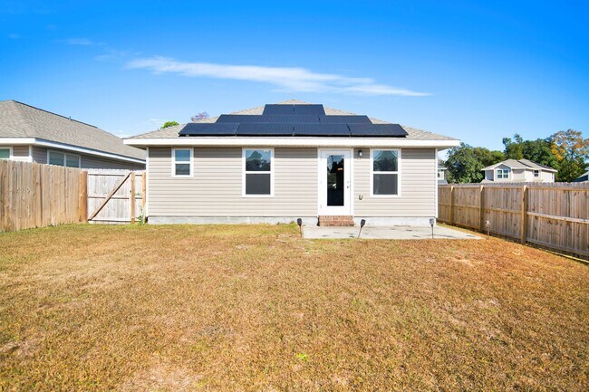 Building Photo - Beautiful 3 Bed 2 Bath Home Centrally Located in Pensacola