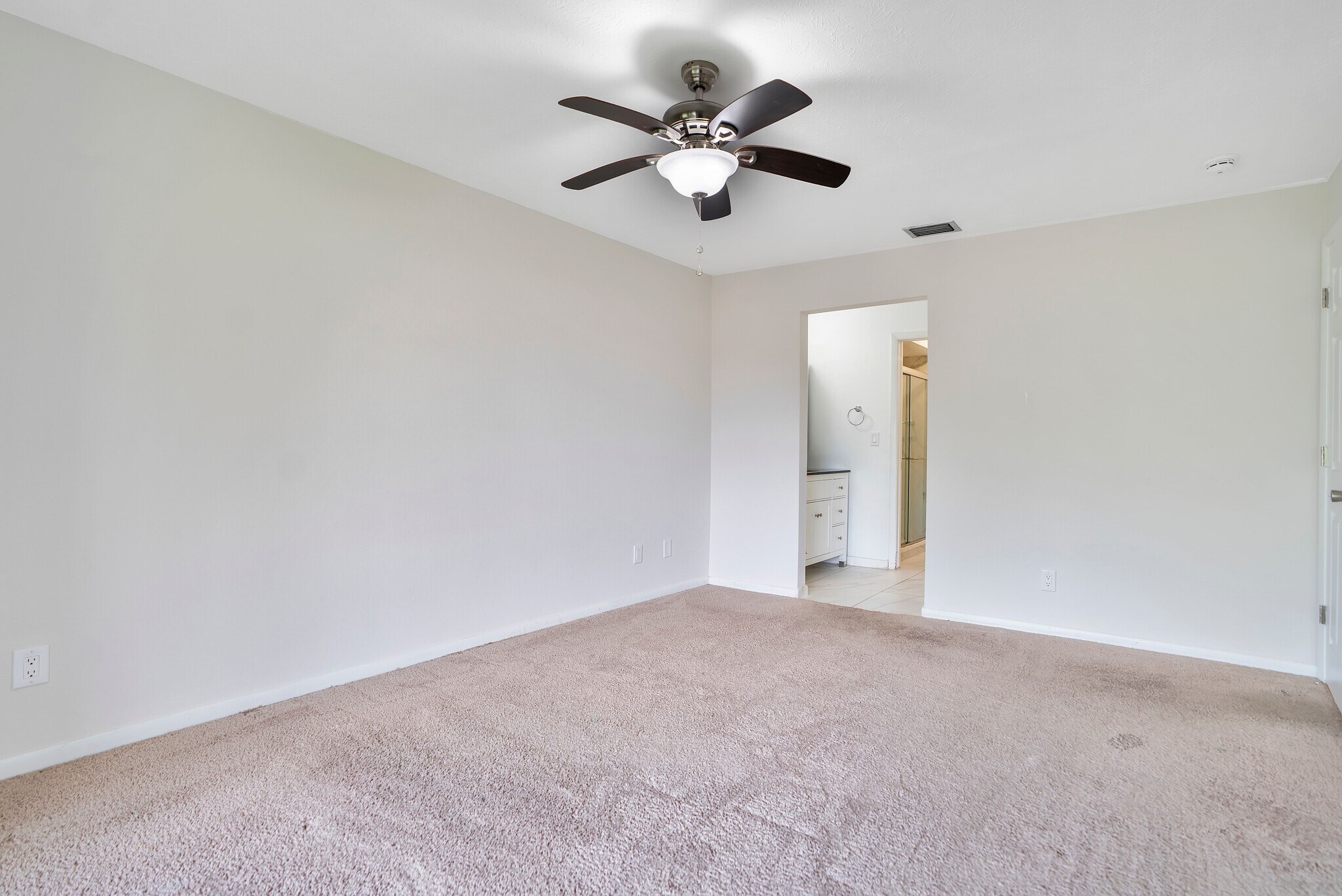 Building Photo - 203 SE 15th Pl