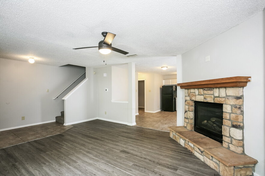 Building Photo - 14427 Cuppola Dr