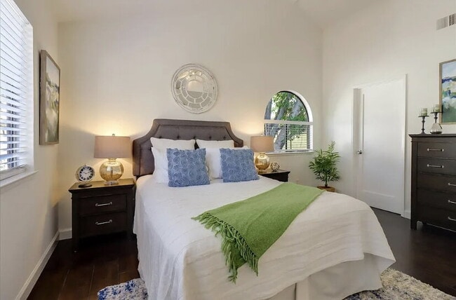 Building Photo - Rarest of the rare: exceptional privacy wi...