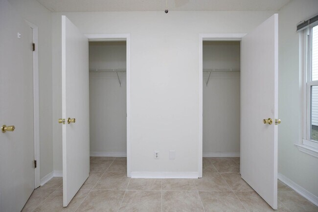 Building Photo - 6972 Weatherwood Dr