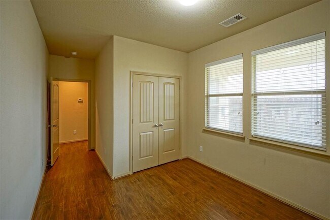 Building Photo - 6139 Grassy Haven Ln