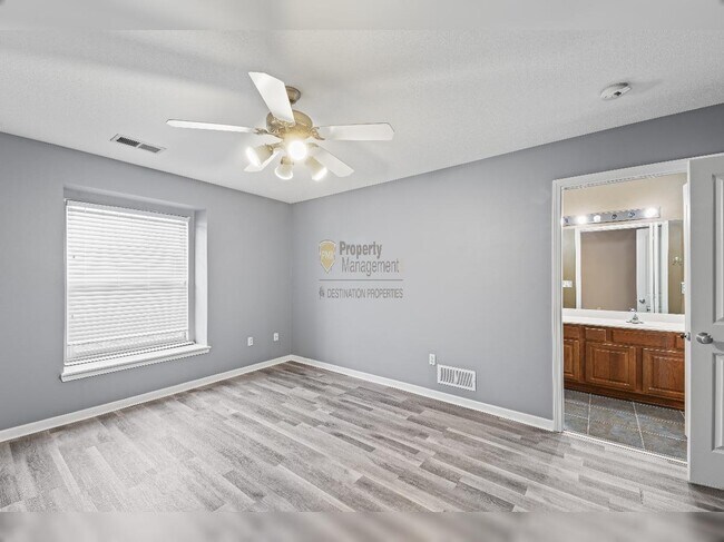 Building Photo - "Charming Lenexa Townhouse: Spacious 2-Bed Retreat with Finished Basement & Gleaming Hardwood Flo...