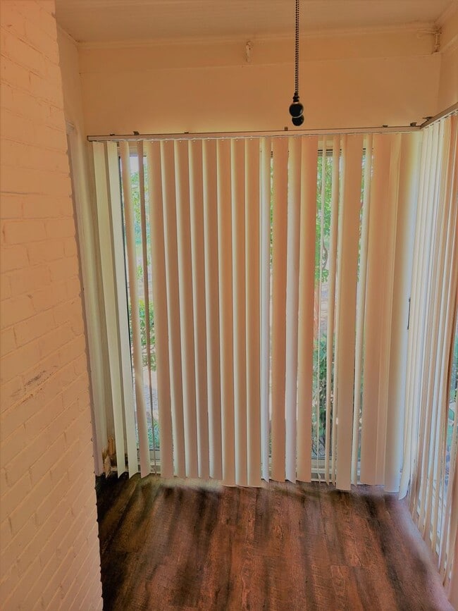 Building Photo - 623 Ratcliffe Ave