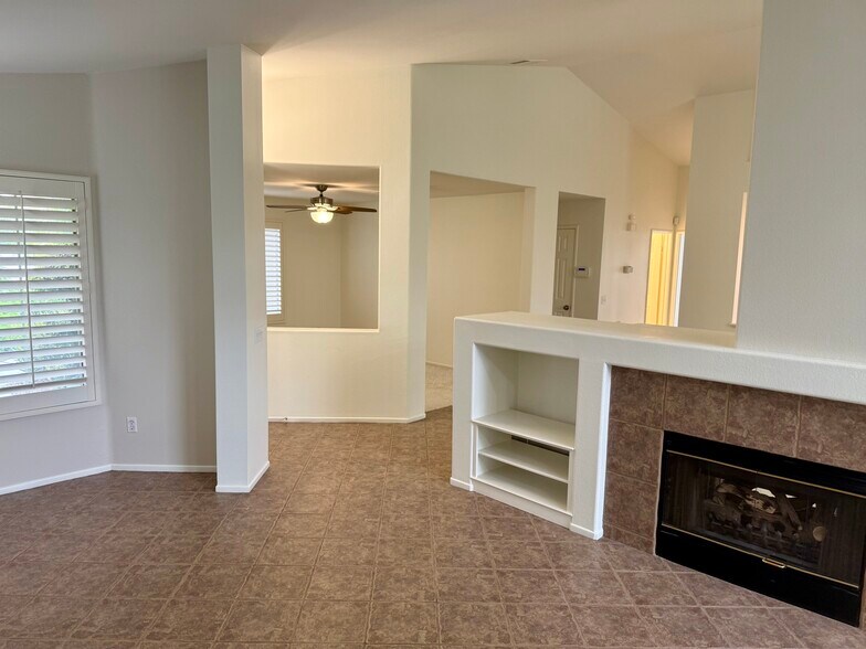 Building Photo - 2471 Marigold Way