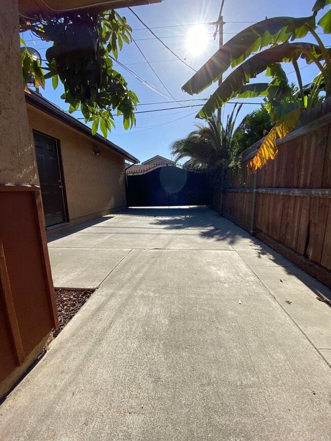 Building Photo - 2037 Lime Ave