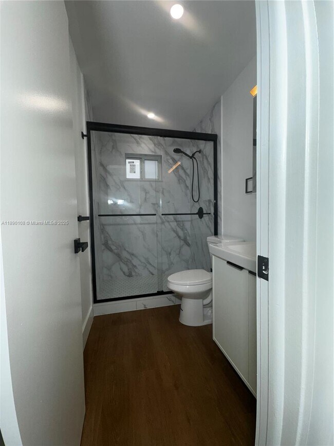 Building Photo - 1460 SW 24th Ct