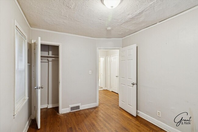 Building Photo - 10067 Grayton St