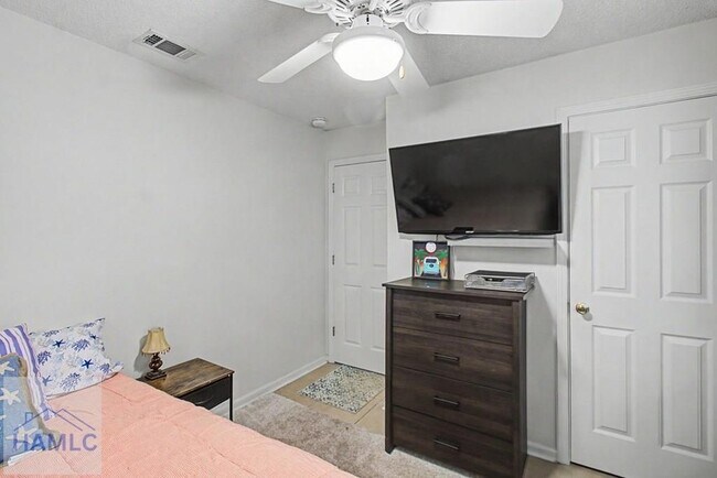 Building Photo - 402 Quail Trail