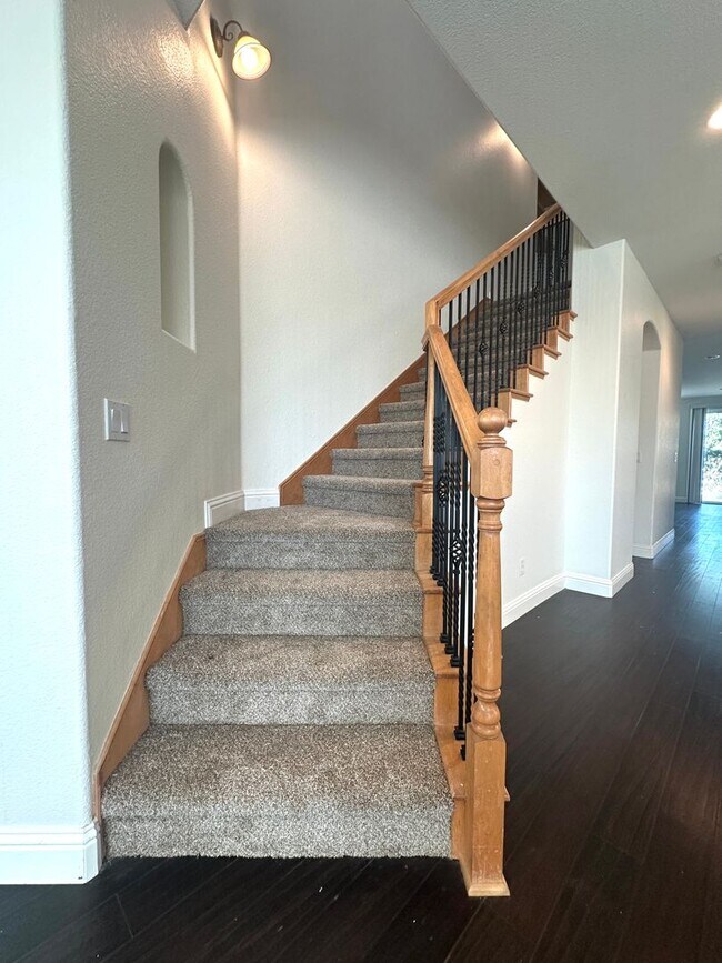 Building Photo - 2369 Fernwood Ln