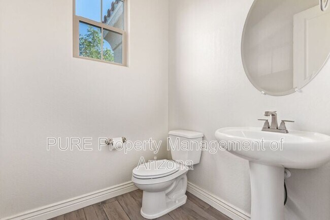 Building Photo - 2902 E Ebony Dr