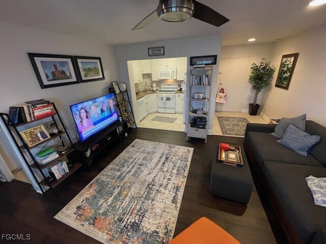 Building Photo - 2350 W First St