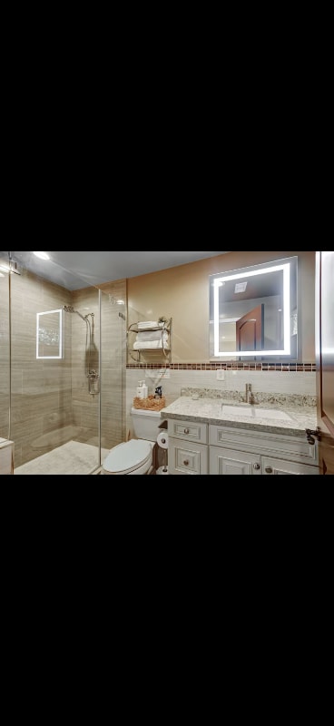 Building Photo - 523 Fischer St