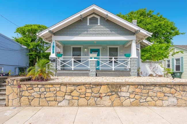 Building Photo - Charming 2 Bed, 2 Bath Home Near the World...