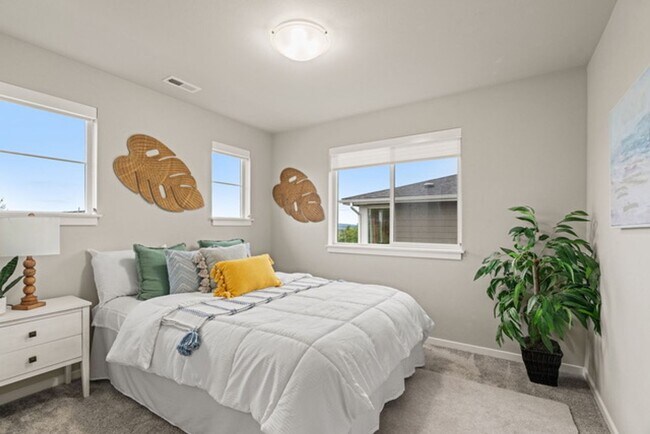 Building Photo - Listed For Rent